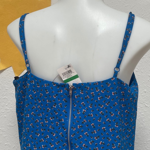 Material Girl - Picture 6 of 7